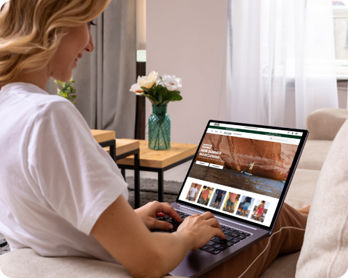 woman checking duluth trading page and testing with Userlytics